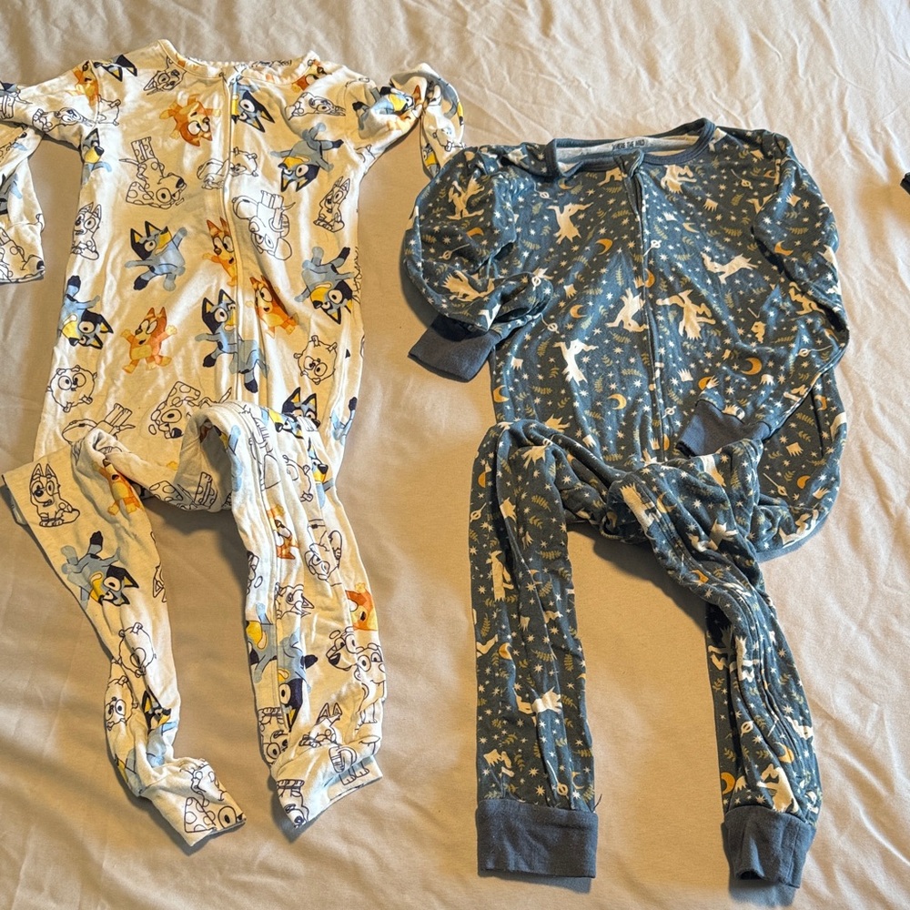 Baby Knotted Sleepers - Navy Stars & White Cartoon Print